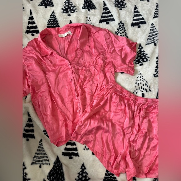 Victoria’s Secret Gold Label 100% silk pajama set - size Large - Picture 1 of 5